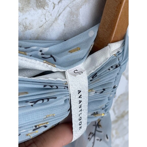 AVANTLOOK V-Neck Floral Printed Button
Front Dress size small - Picture 9 of 12